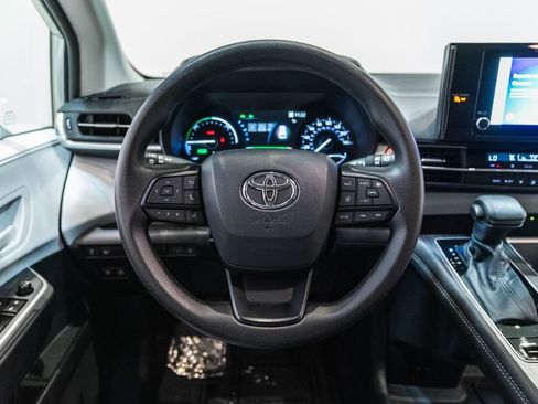Certified 2025 Toyota Sienna LE FWD image 16
