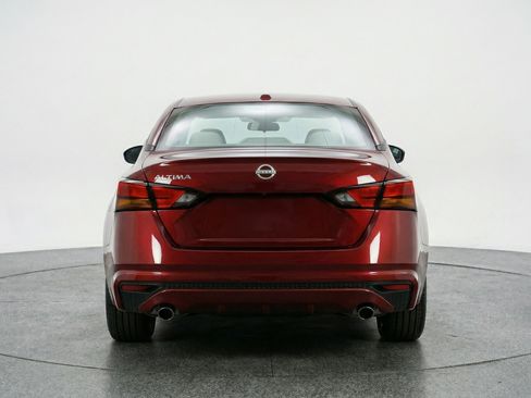 Used 2025 Nissan Altima 2.5 SV image 7