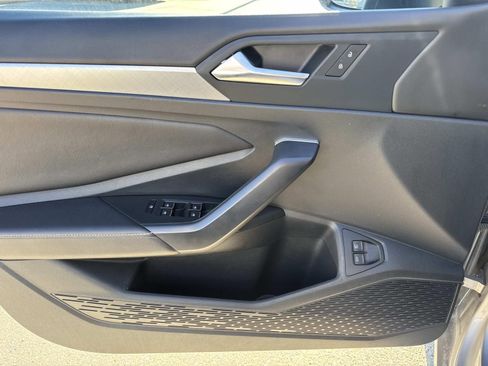 Used 2024 Volkswagen Jetta SE image 18