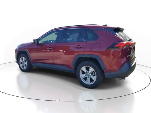 Used 2019 Toyota RAV4 XLE w/ Convenience Package FWD image 4
