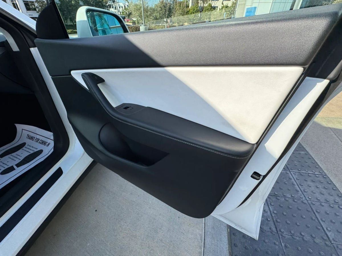 Used 2023 Tesla Model Y Performance AWD/4WD image 31