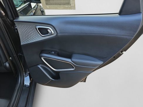 Used 2025 Kia Soul LX FWD image 31