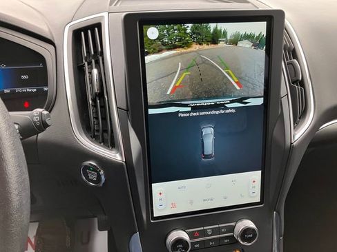 Used 2024 Ford Edge Titanium image 11