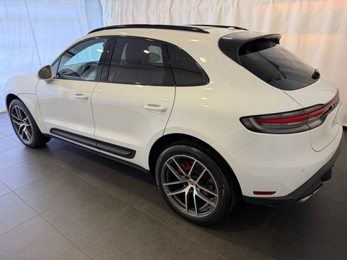 Certified 2023 Porsche Macan S AWD/4WD image 3