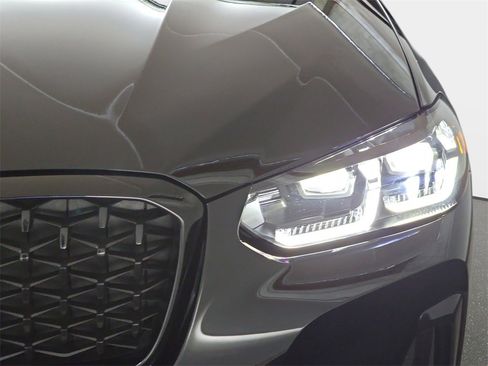 Used 2025 BMW X4 xDrive30i w/ Premium Package image 33
