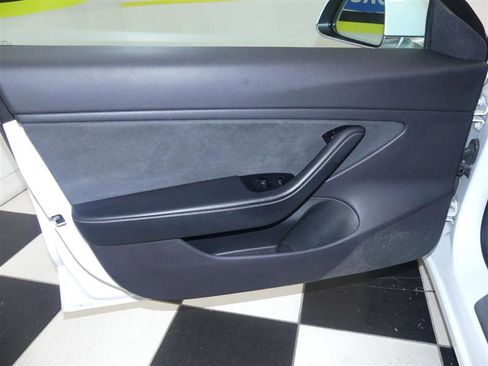 Used 2019 Tesla Model 3 Standard Range Plus image 21