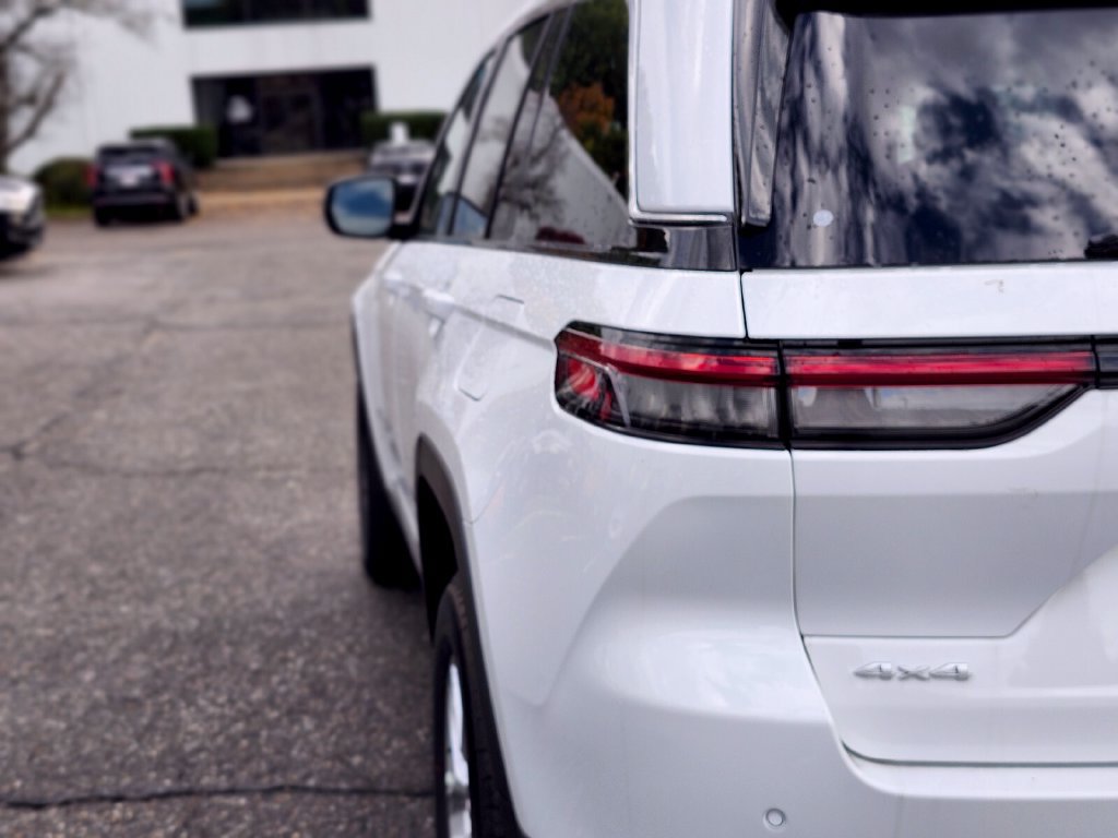 New 2026 Jeep Grand Cherokee Laredo X AWD/4WD image 9