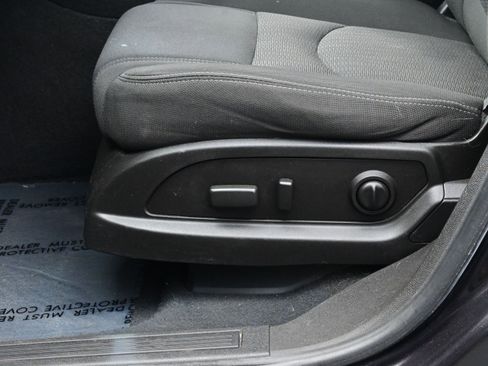 Used 2015 Chevrolet Traverse LT w/ Style and Technology Package image 11