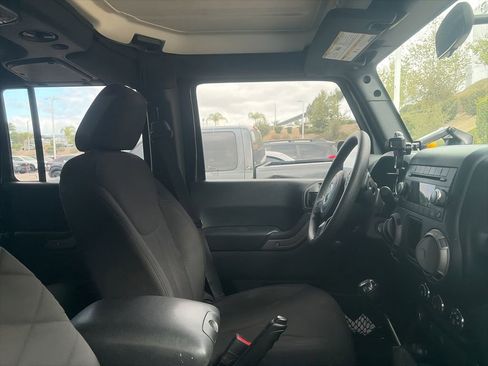 Used 2016 Jeep Wrangler Unlimited Sport AWD/4WD image 11