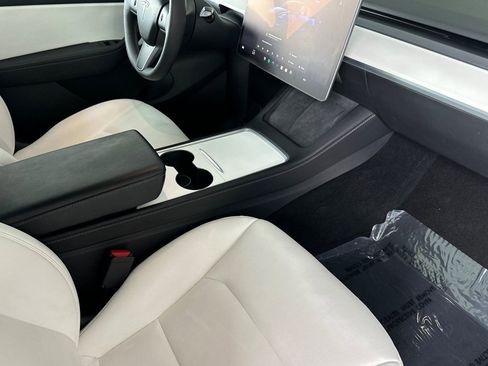 Used 2022 Tesla Model Y Performance image 18