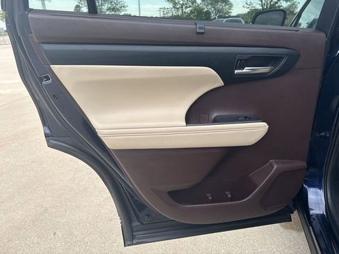 Certified 2020 Toyota Highlander XLE AWD/4WD image 15