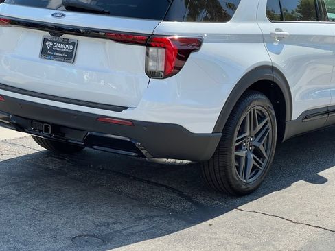 New 2026 Ford Explorer ST-Line w/ ST-Line Street Pack RWD image 8