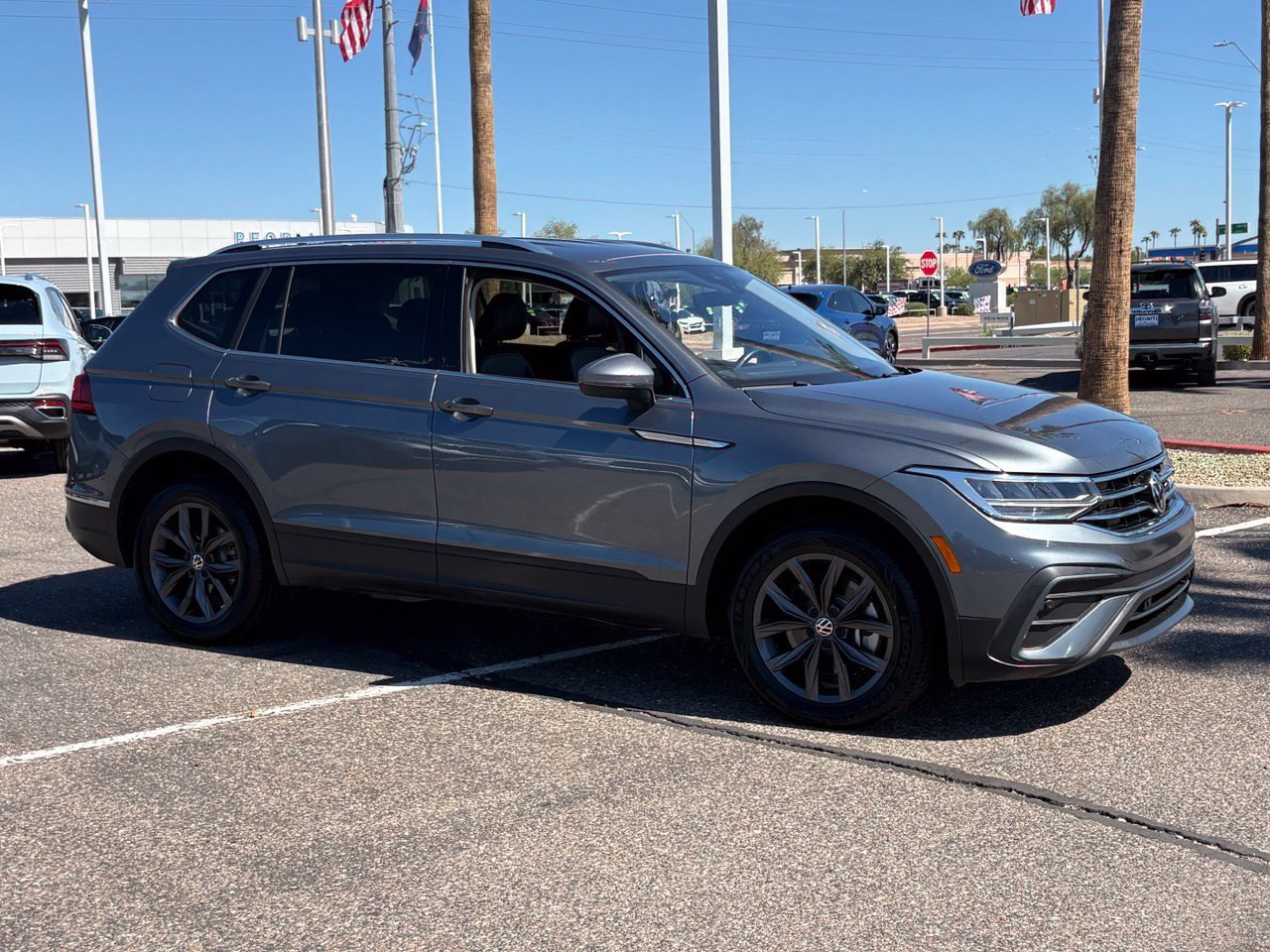 Used 2023 Volkswagen Tiguan SE FWD image 8