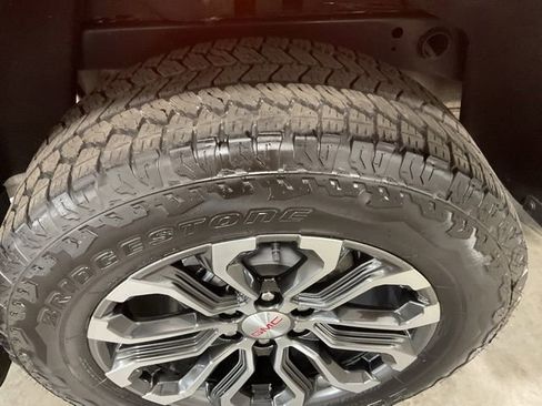 Used 2024 GMC Canyon Denali AWD/4WD image 8