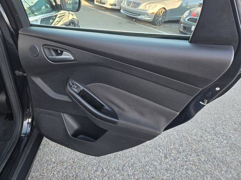 Used 2012 Ford Focus Titanium FWD image 31