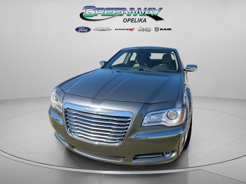 Used 2011 Chrysler 300 C image 4