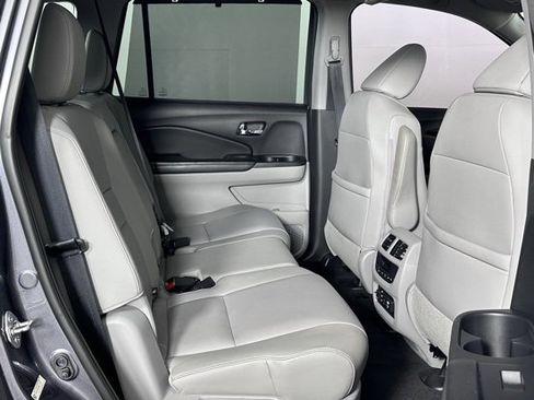 Used 2016 Honda Pilot Touring image 31