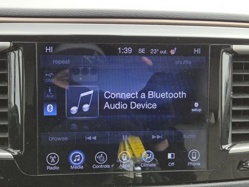 Used 2017 Chrysler Pacifica Touring-L w/ Tire & Wheel Group image 3