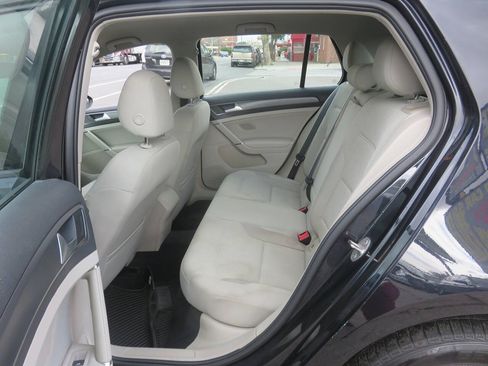 Used 2019 Volkswagen Golf S FWD image 18