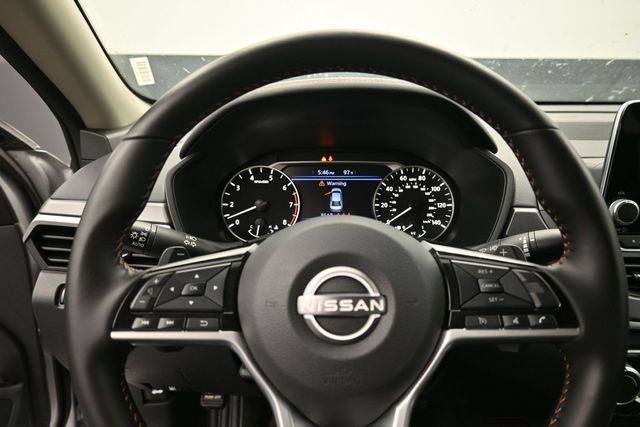 Used 2025 Nissan Altima 2.5 SR FWD image 18