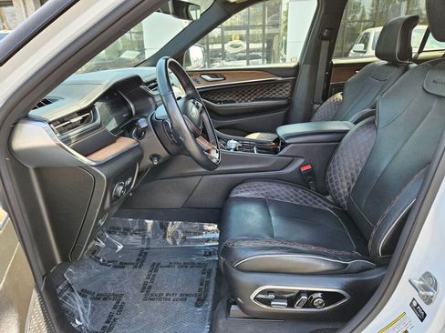 Used 2023 Jeep Grand Cherokee Summit w/ Luxury Tech Group V image 15