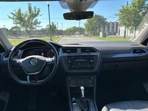 Used 2018 Volkswagen Tiguan SEL Premium AWD/4WD image 3