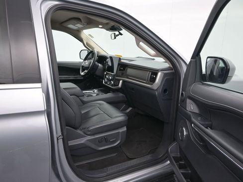 Used 2024 Ford Expedition Max XLT image 16
