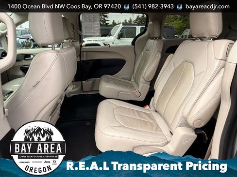Used 2021 Chrysler Pacifica Touring-L FWD image 16