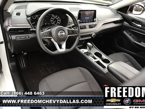 Used 2025 Nissan Altima 2.5 SV FWD image 6