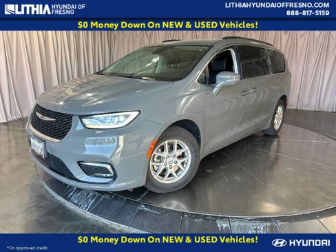 Used 2022 Chrysler Pacifica Touring-L FWD image 1