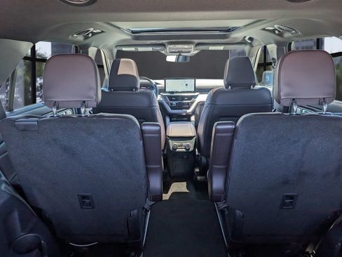 Certified 2025 Ford Explorer Platinum RWD image 12