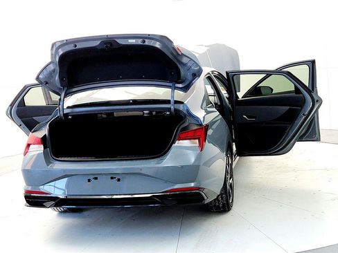 Used 2022 Hyundai Elantra Limited image 11