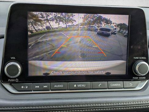 Used 2025 Nissan Rogue SV FWD image 10