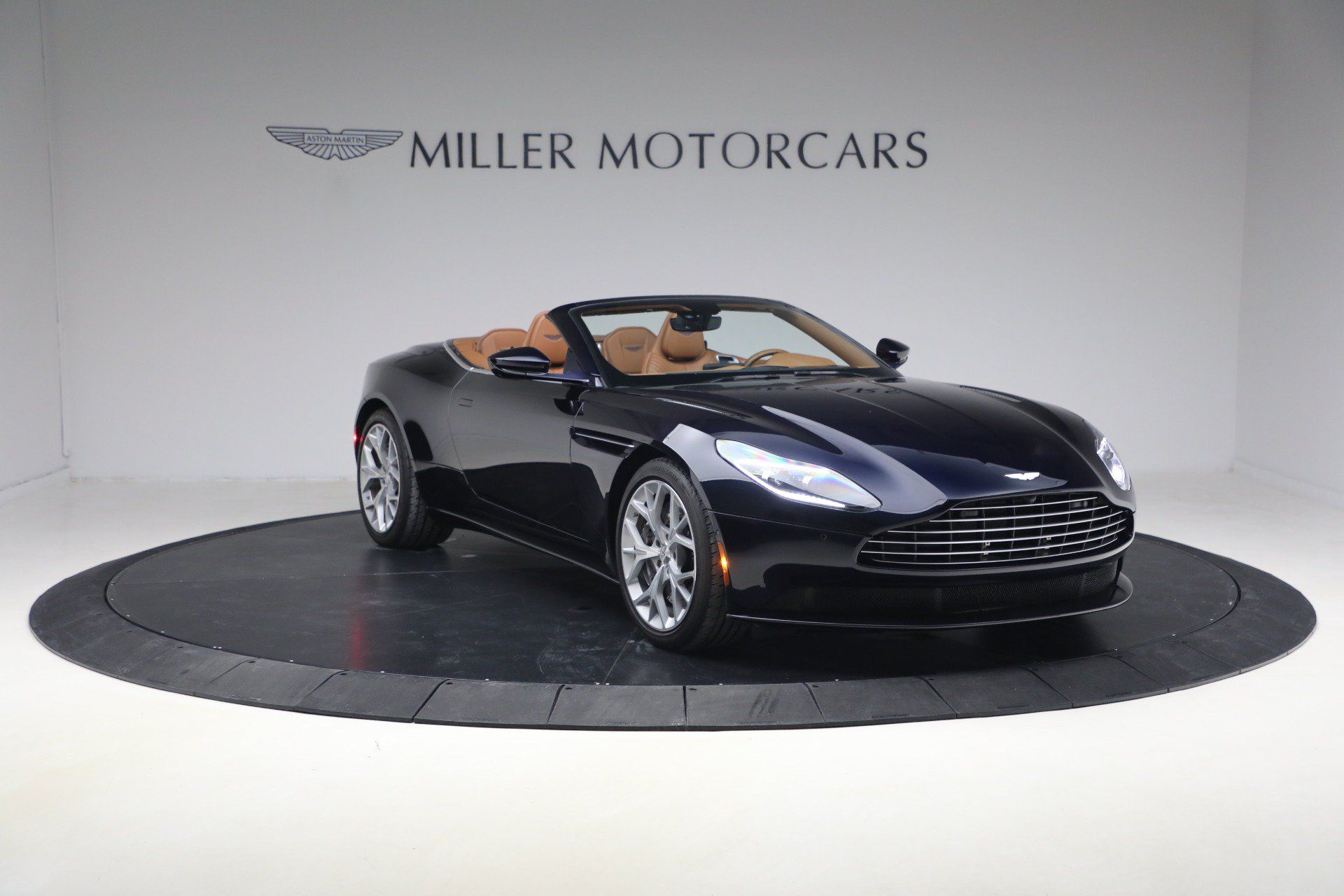 Used 2019 Aston Martin DB11 Volante RWD image 11