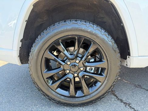 Used 2022 Jeep Grand Cherokee Laredo X AWD/4WD image 9