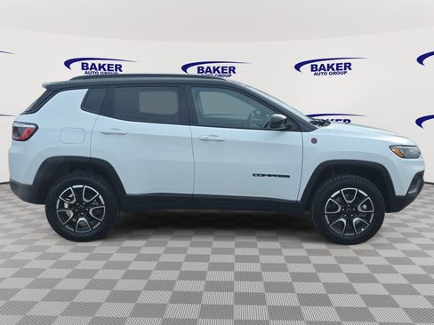 Used 2025 Jeep Compass Trailhawk image 2