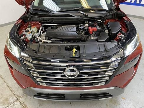 Used 2025 Nissan Rogue SL FWD image 9
