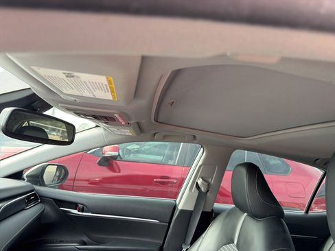 Used 2022 Toyota Camry SE w/ Convenience Package image 9