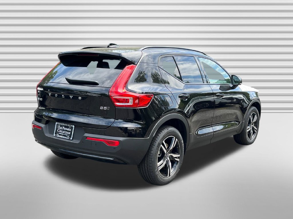 New 2026 Volvo XC40 B5 Core w/ Climate Package AWD/4WD image 2