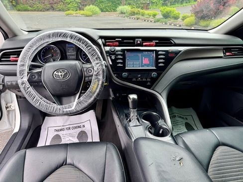 Used 2019 Toyota Camry SE FWD image 9