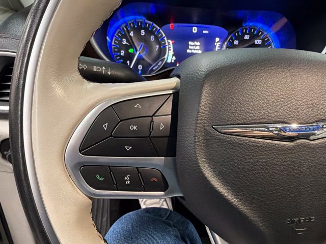 Used 2020 Chrysler Pacifica Limited w/ Tire & Wheel Group FWD image 31