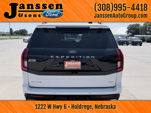 Used 2025 Ford Expedition Max Active AWD/4WD image 7