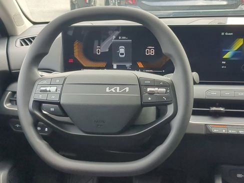 New 2025 Kia K4 LXS image 13