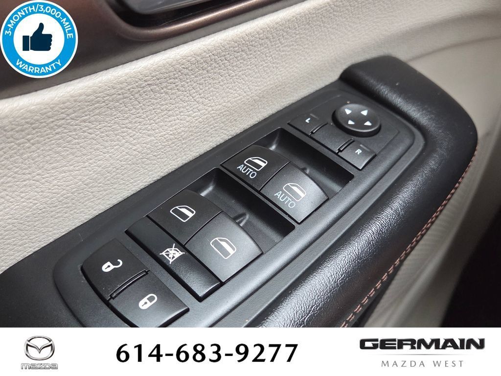 Used 2017 Chrysler Pacifica Touring-L FWD image 27