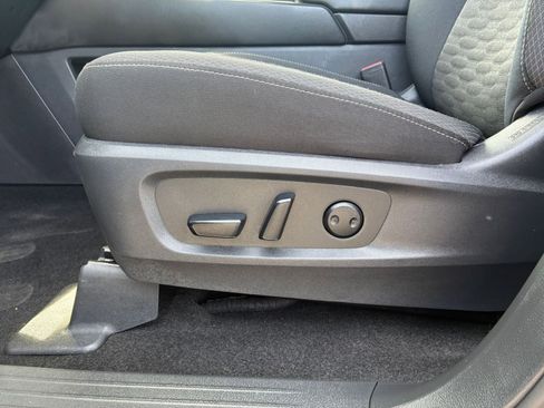 Used 2025 Nissan Pathfinder SV image 22