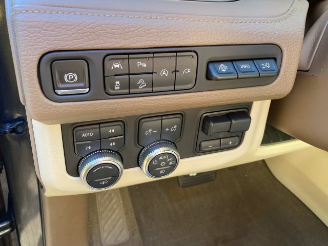 Used 2021 GMC Yukon XL Denali w/ Denali Ultimate Package AWD/4WD image 18