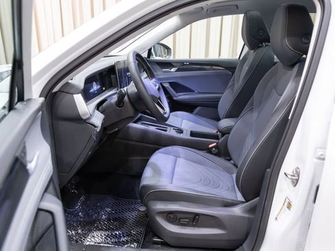 New 2026 Volkswagen Tiguan SE image 10