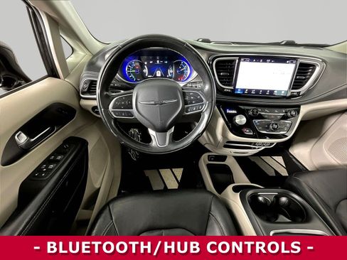 Used 2022 Chrysler Pacifica Touring-L w/ Uconnect Theater Family Group FWD image 8