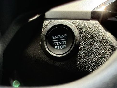Used 2025 Ford Escape Active AWD/4WD image 21