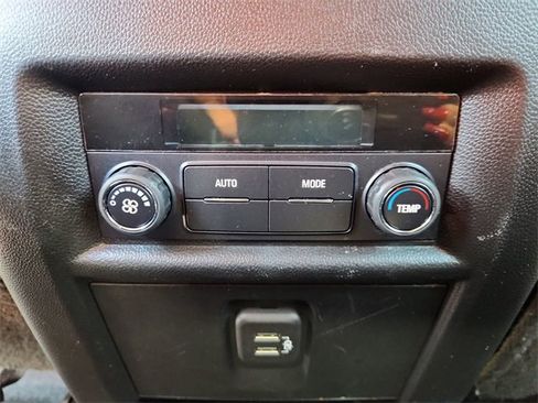 Used 2023 Chevrolet Traverse LT image 20